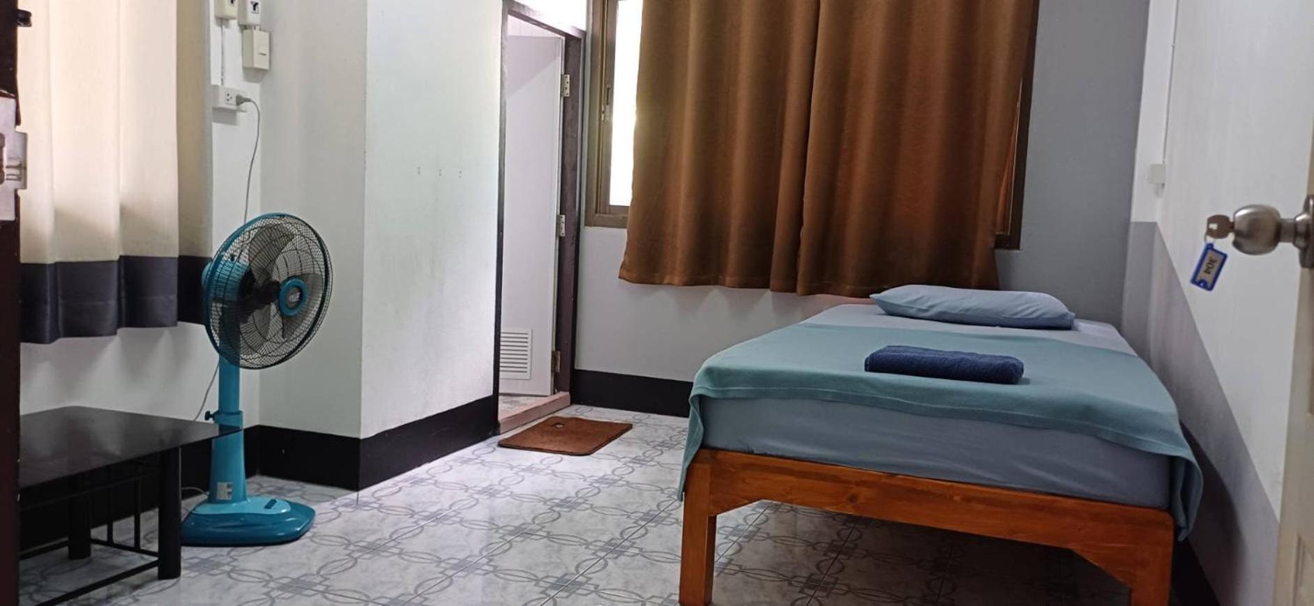 Satop Travelers Guesthouse Chiang Mai Exterior photo